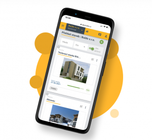 Mobilní aplikace Buldo s přehledem staveb na displeji telefonu