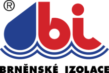 Modro-červené logo „JBI“ se stylizovanými vlnami pod písmeny.